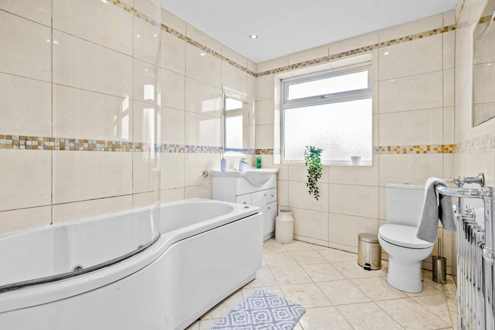 Spacious 5 Bedroom House نوتينغهام المظهر الخارجي الصورة