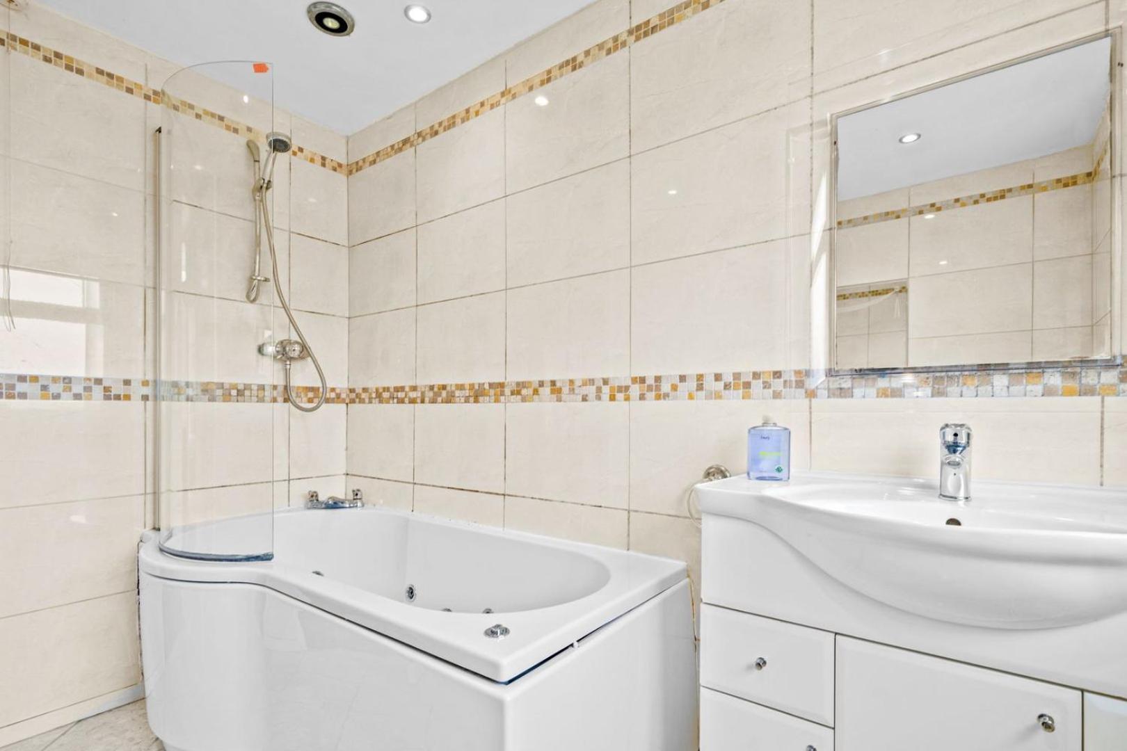 Spacious 5 Bedroom House نوتينغهام المظهر الخارجي الصورة