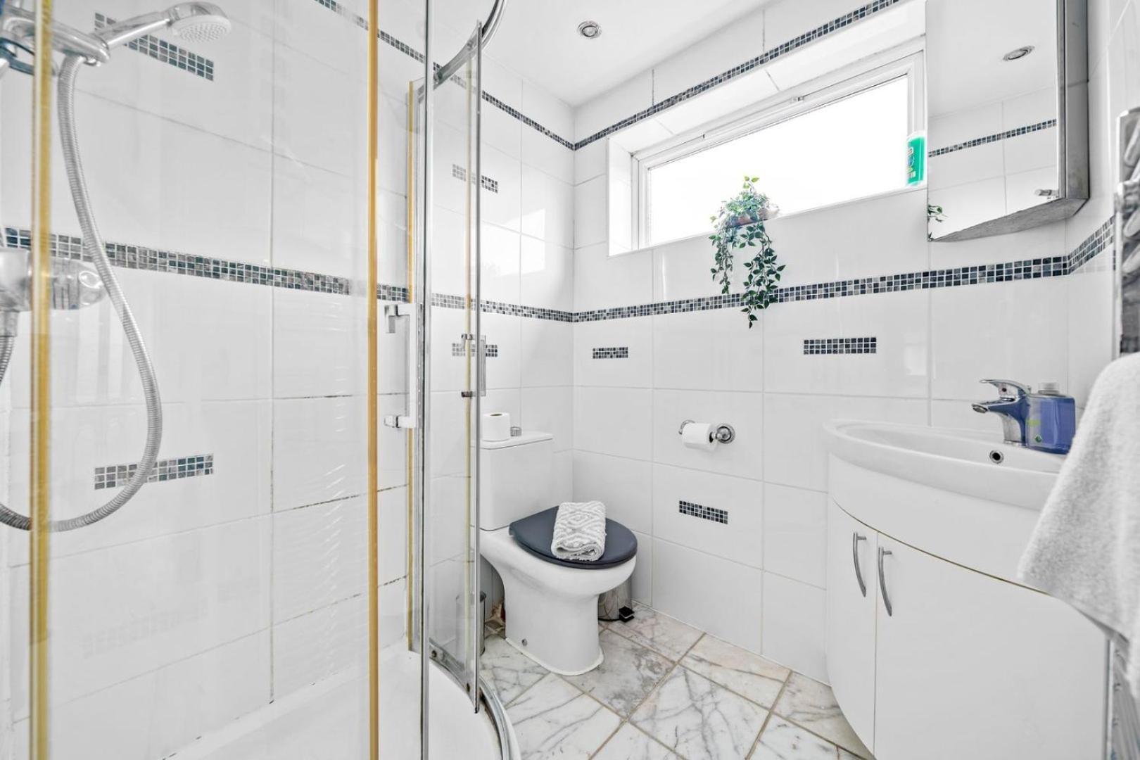Spacious 5 Bedroom House نوتينغهام المظهر الخارجي الصورة